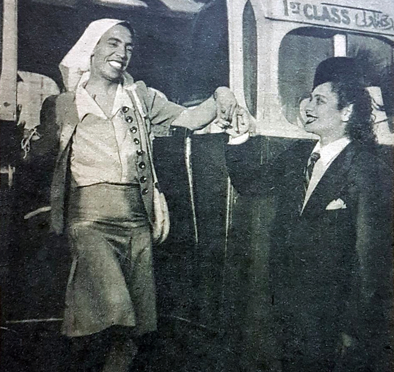 Takweer Archive, cross dressing