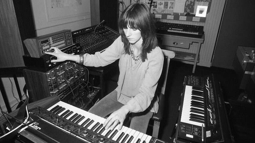 electronic ladies, Elizabeth Parker, at the BBC Radiophonic Workshop, 1982